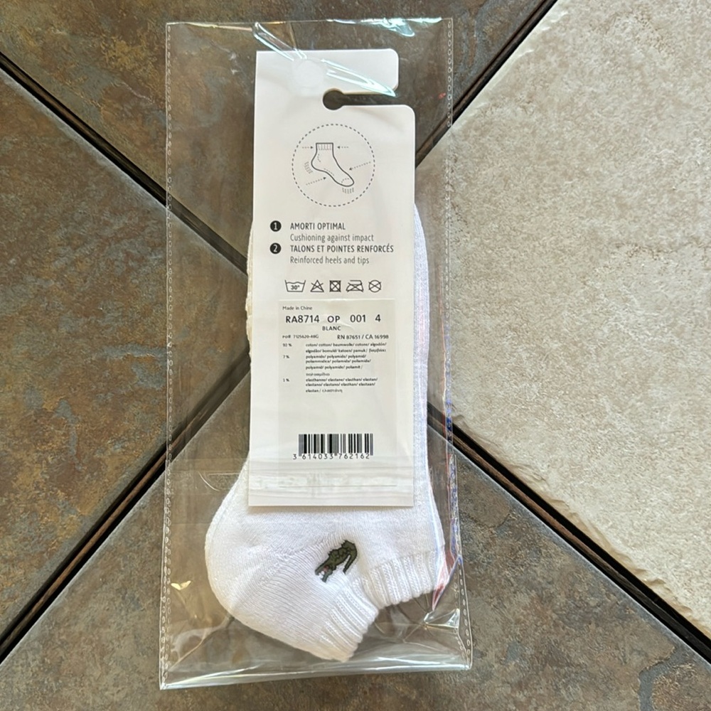 LACOSTE SPORT. Unisex, White, Low Cut Sports Socks with Logo.Fits Shoe Sizes 6-9 - Picture 6 of 8
